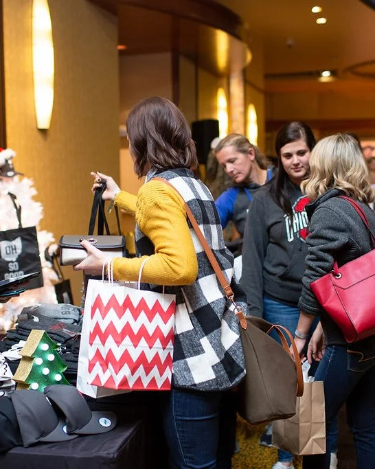 Guests shop with Ohio Made bags at the 2018 Holiday Market.